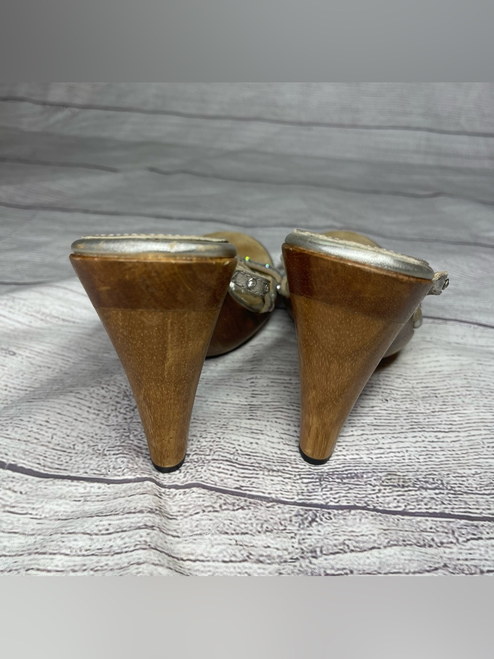 Michael Kors Women’s 9 Silver Leather Straps Wooden Heels - Picture 5 of 6